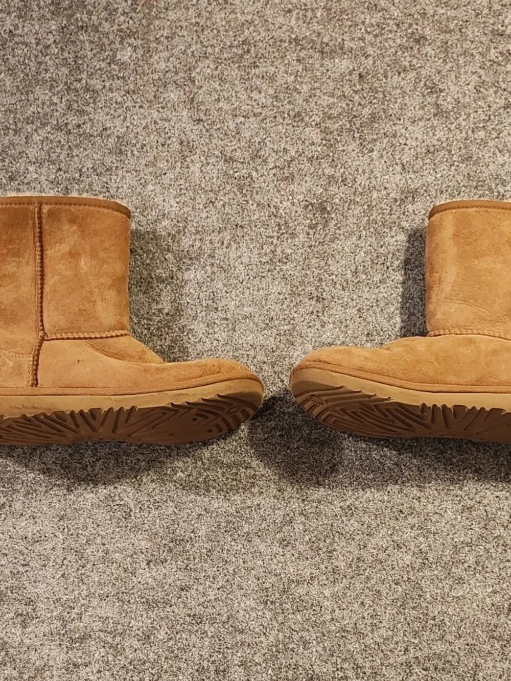 UGG Kids Classic II Boots — Chestnut — Size 4